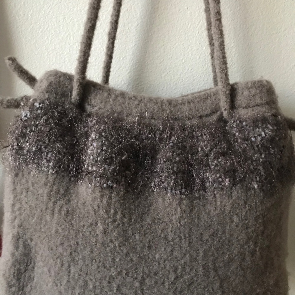 Beautiful HANDMADE WOOL BAG - Picture 2 of 6